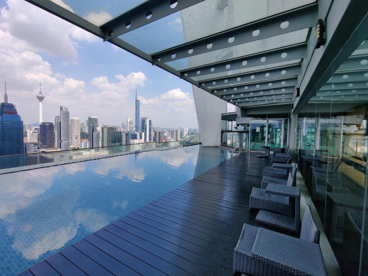 Skybed Over The Sky Hostel @Regalia Suites & Residences Kl Kuala Lumpur Exterior photo